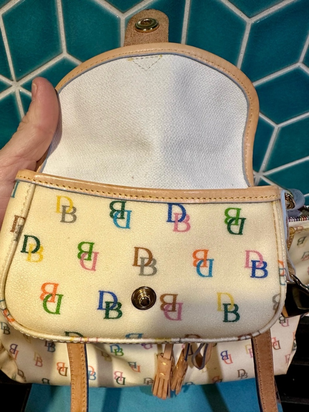Dooney & Bourke Cream Multicolor DB Logo Tote with Matching Pouch - Picture 11 of 12
